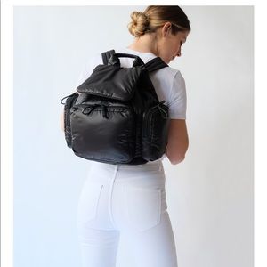 NWT Caraa CIRRUS SMALL (Black)